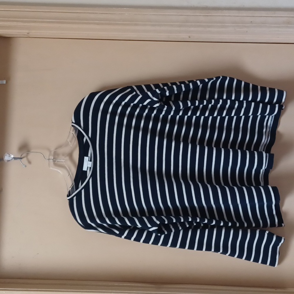 Jjill navy/white striped l/s tee in size L